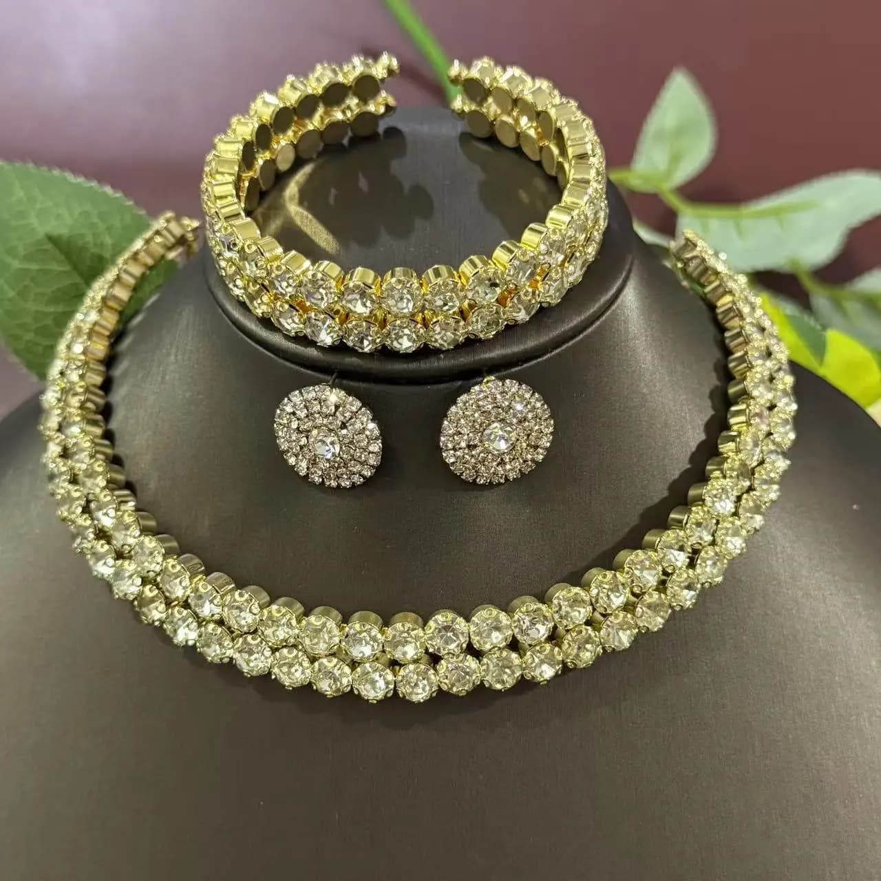 1 necklace, 1 pair of earrings, 1 bracelet, fashionable crystal, 3-piece set, rhinestone claw chain, diamond inlaid collar jewel