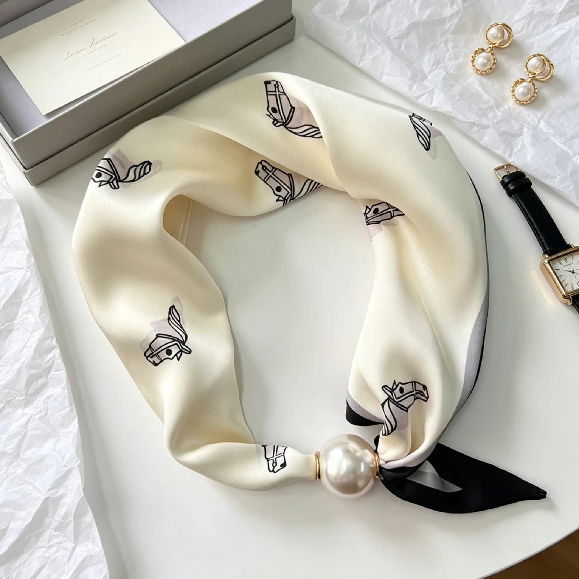Pearl Stripe Magnetic Buckle Scarf