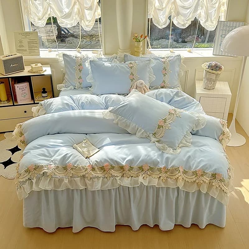 4PCS Embroidery Lace Bedding Set (Duvet Cover + Bed Sheet + Pillowcase) Quilt Cover Set Comfortable Ruffle Bedding Set Bedspread