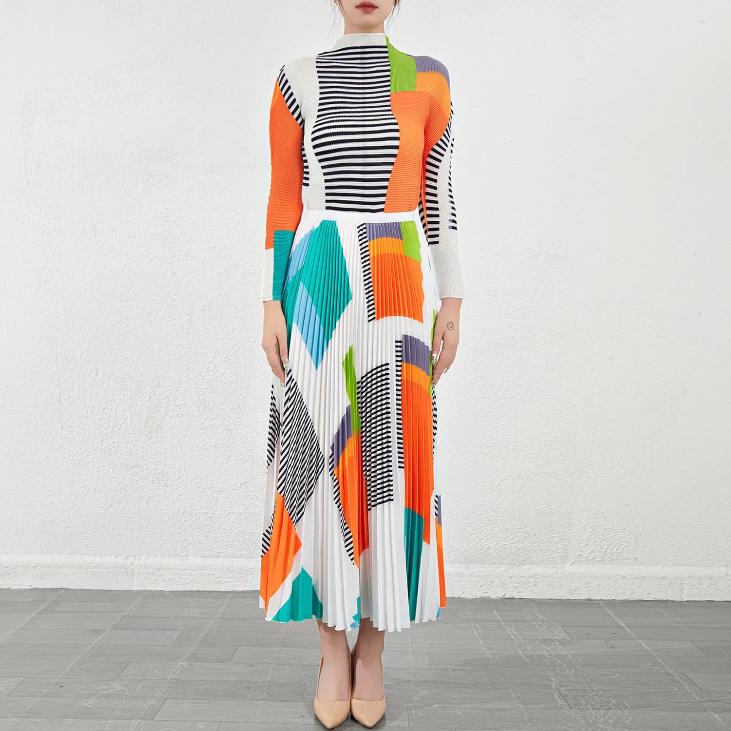 Women's Spring and Autumn Fashion Two-Piece Set: High-Neck Printed Slim-Fit Long-Sleeve T-Shirt and Skirt