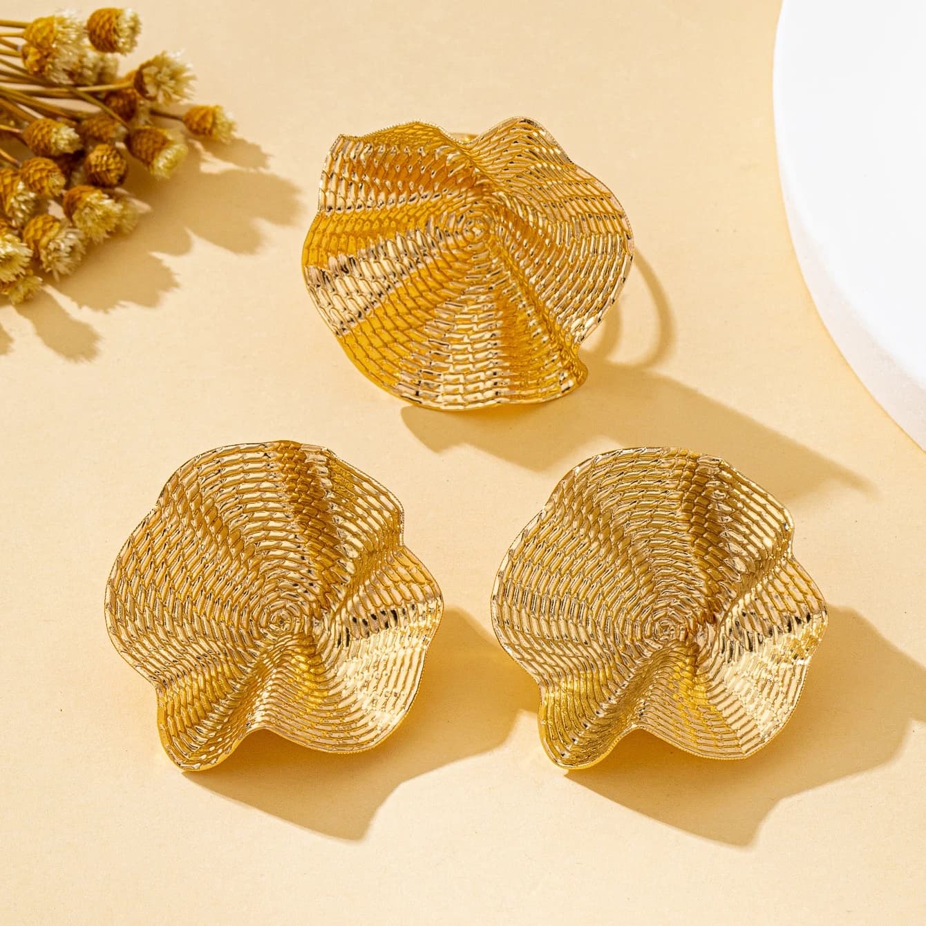 A Set of Women's Jewelry: Irregular Geometric Shapes, Fashionable and Simple Earrings and Ring Set, Suitable for Daily Wear and Vacation Wear