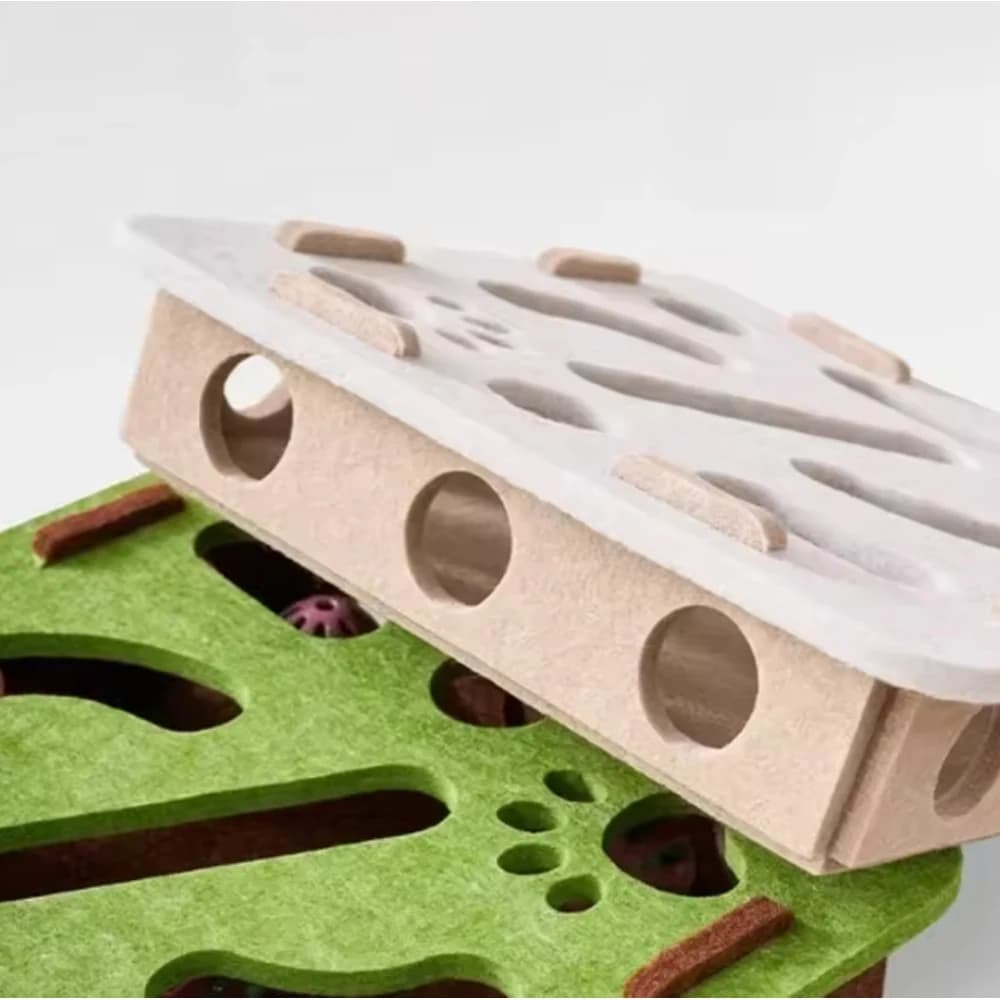 Interactive Sisal Scratching Post with Maze Toy