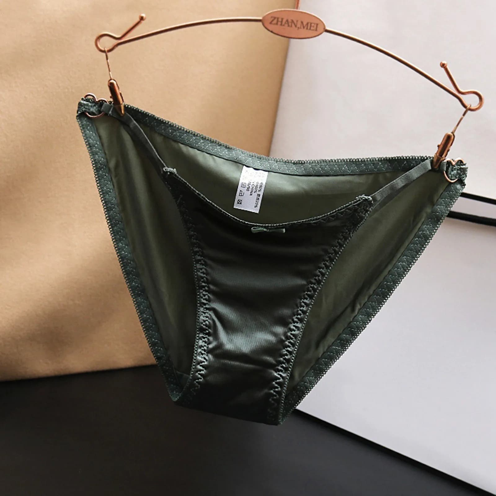 Low-Rise Seamless Satin Underwear With Embroidery