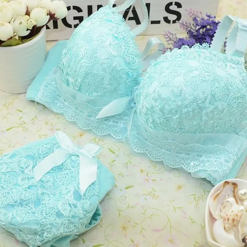 Lace Push-Up Bra and Panty Set