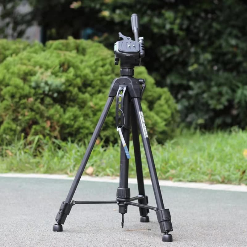 Universal Lightweight Tripod with Pan Head