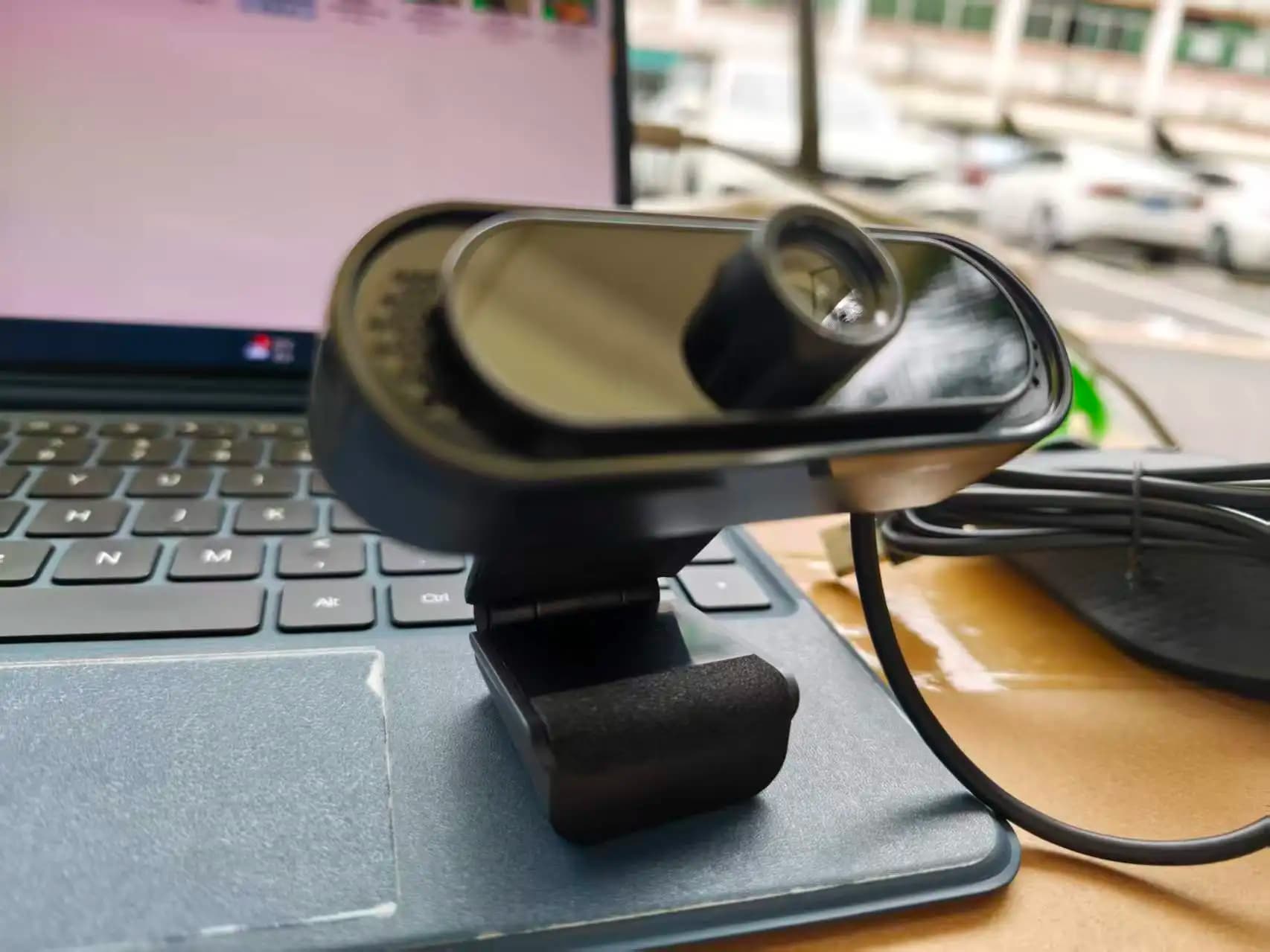 USB Webcam with Built-in Microphone