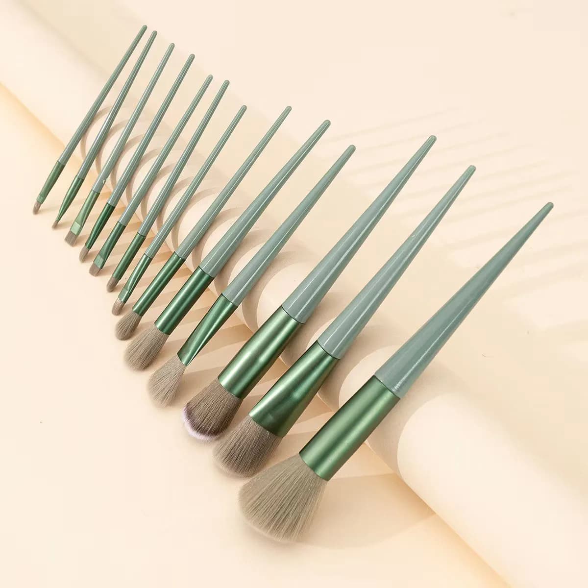 Professional Makeup Brush Set With Soft Fluffy Durable Bristles For Easy Carrying And Storage Complete Set Of Beauty Tools