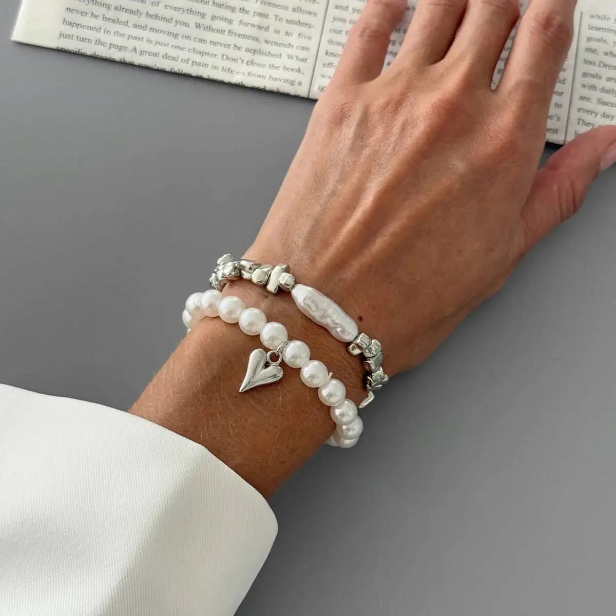 Imitation Pearl Elastic Bracelet Set with Heart Pendant