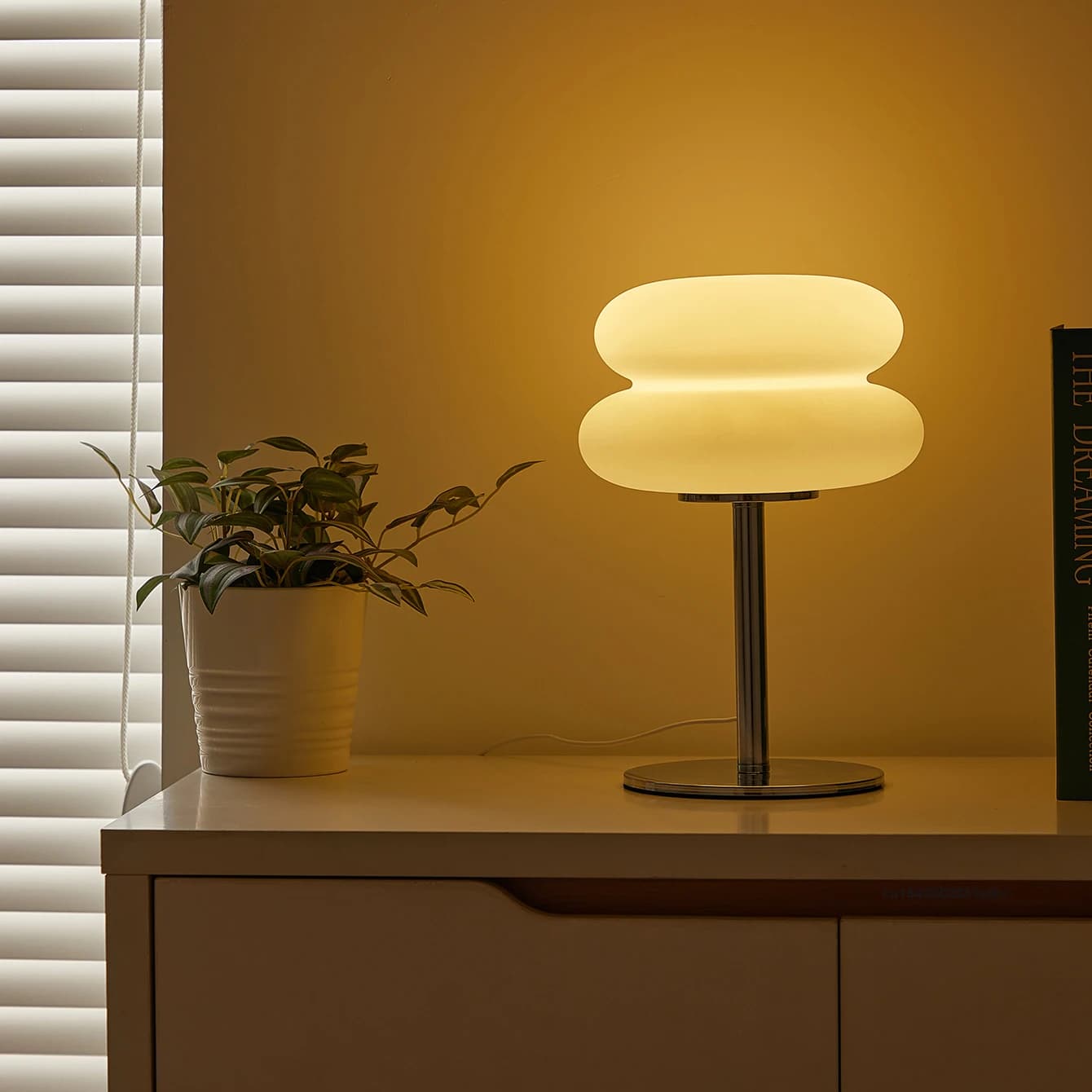 Creamy Bedside Table Lamp with USB Dimming