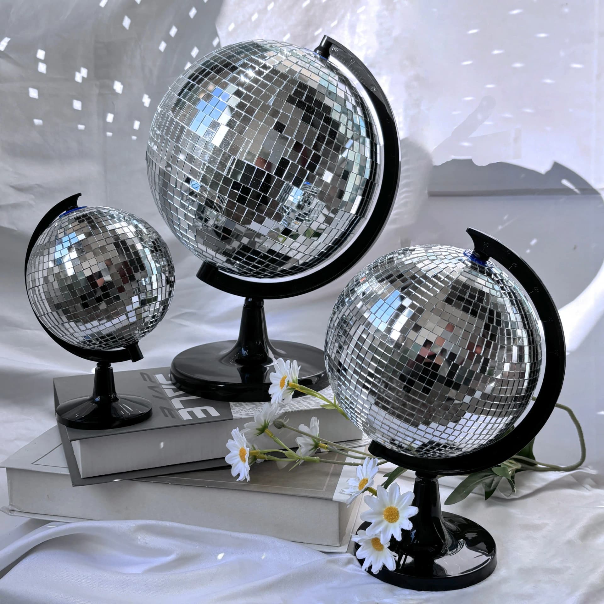 Rotating Glass Mirror Ball Ornament Light