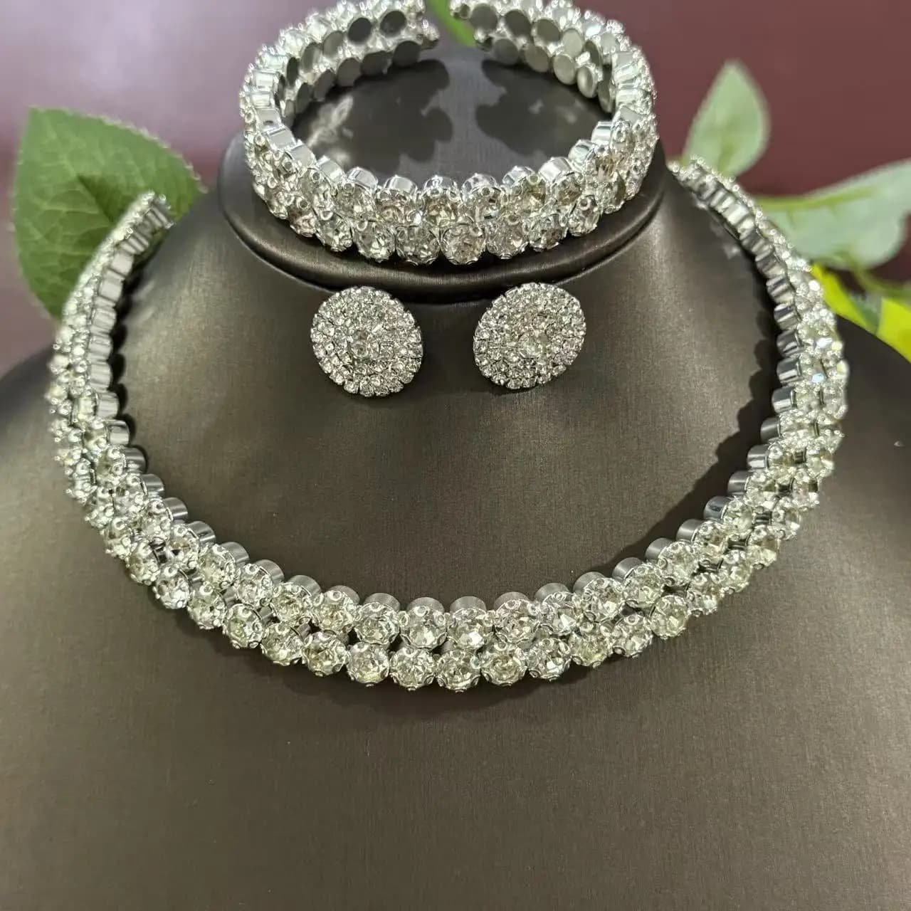 1 necklace, 1 pair of earrings, 1 bracelet, fashionable crystal, 3-piece set, rhinestone claw chain, diamond inlaid collar jewel
