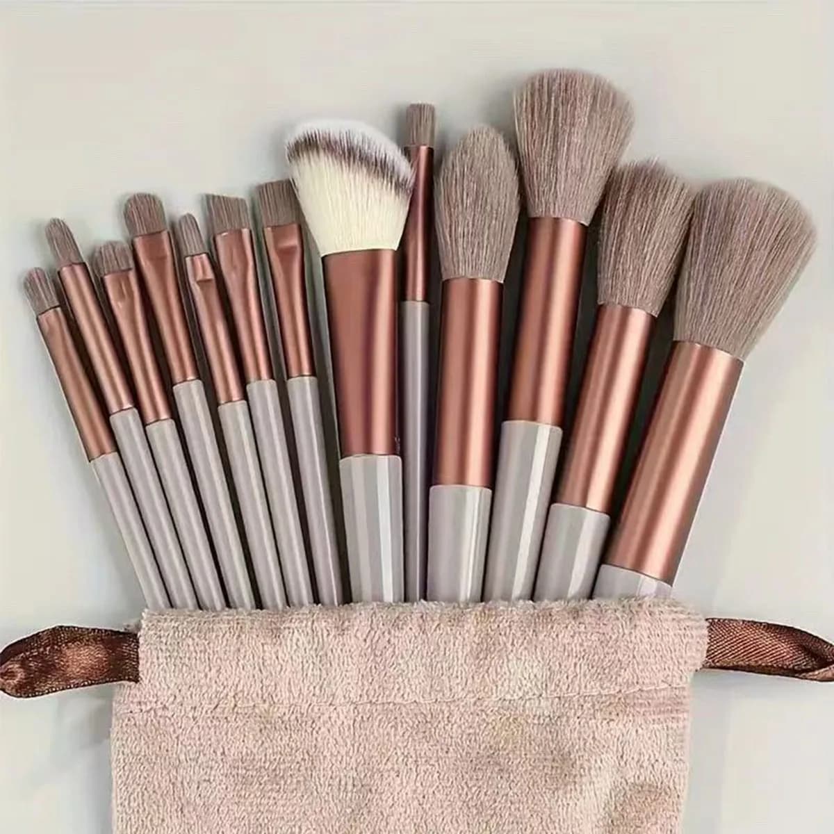 Professional Makeup Brush Set With Soft Fluffy Durable Bristles For Easy Carrying And Storage Complete Set Of Beauty Tools