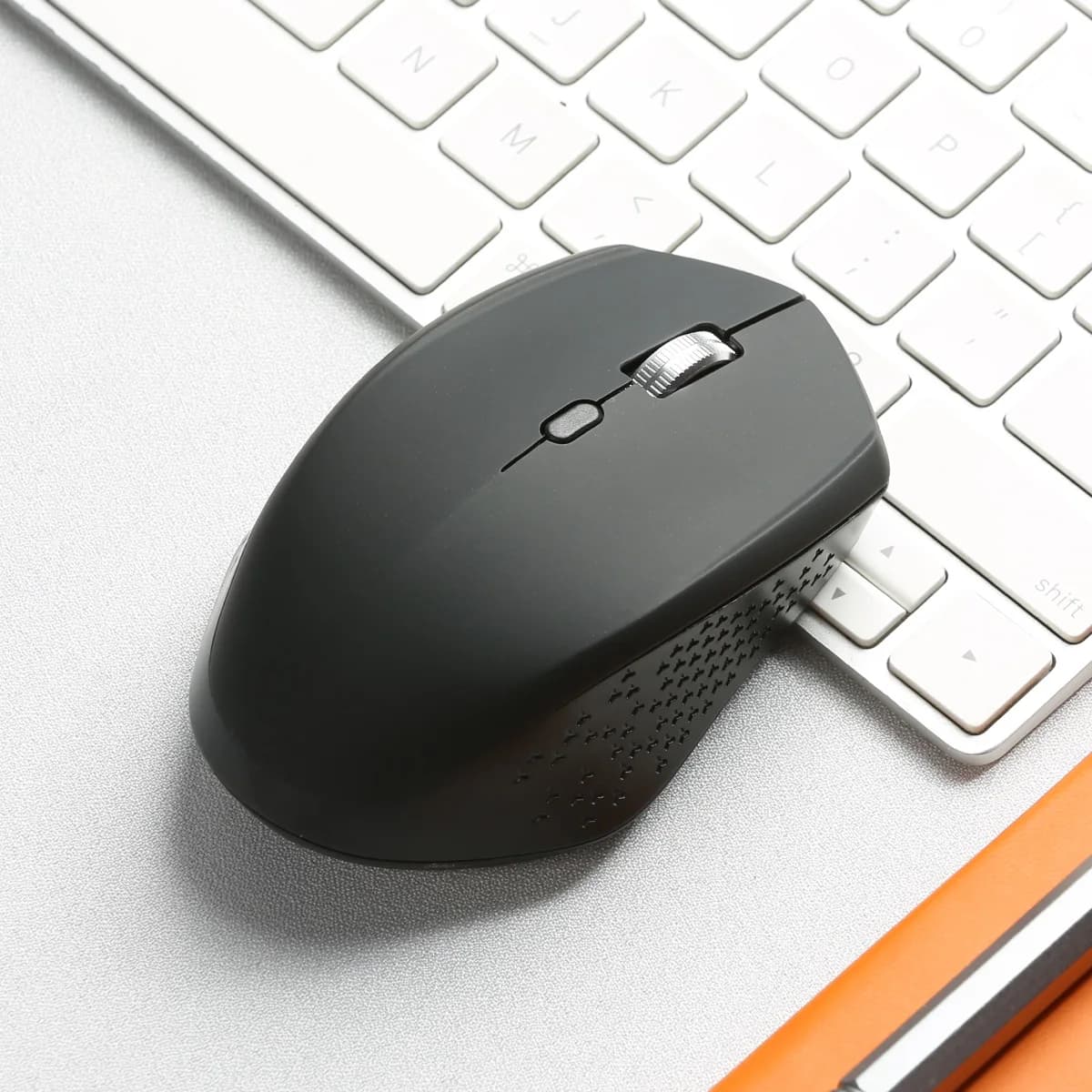 Wireless Ergonomic Mouse with Adjustable DPI