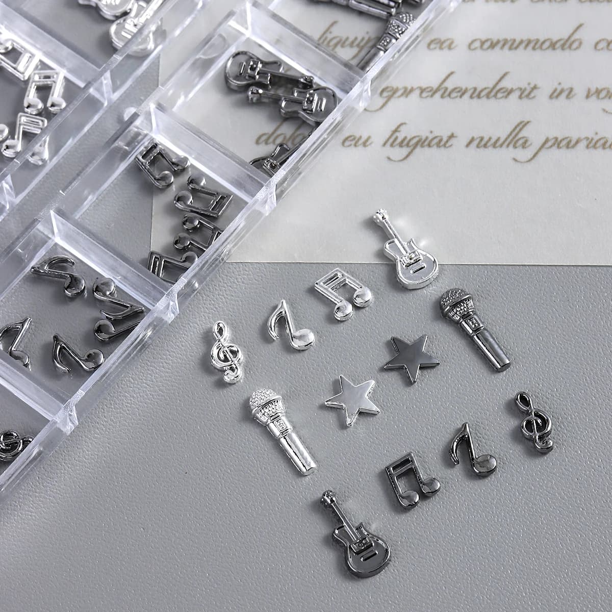 Nail art musical symbol alloy ornaments, a mix of 3D metal accessories, retro punk hollowed-out musical note nail art ornaments.