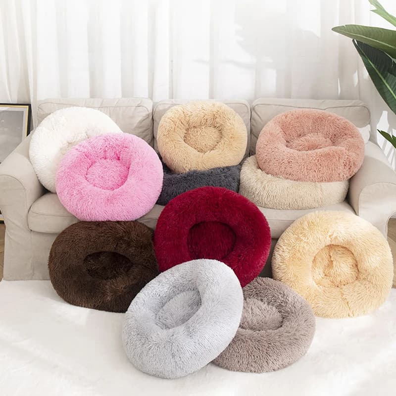 Furry pet bed - round cat bed and dog bed - soft and fluffy pet bed - ideal sleeping companion for kittens and puppies