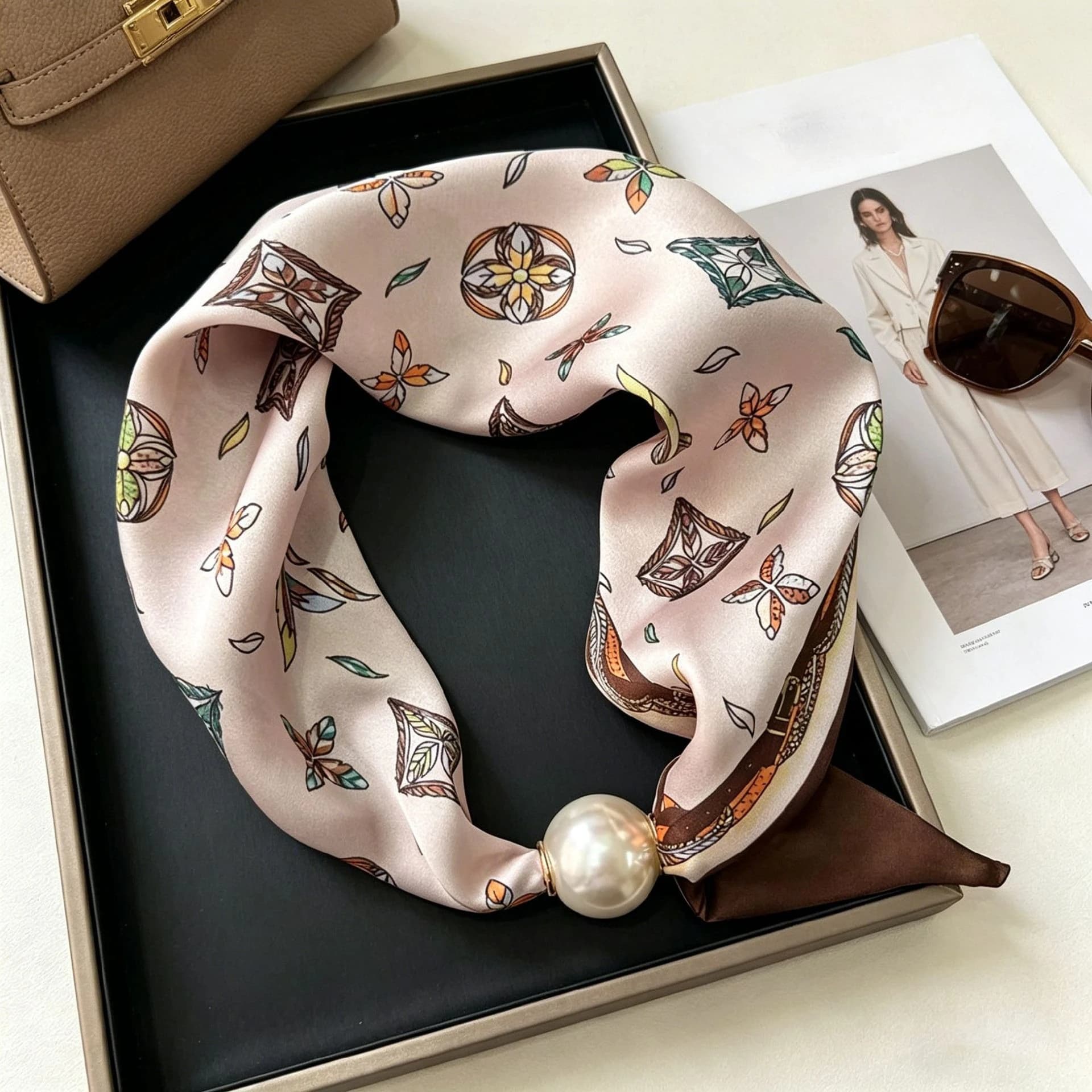 Pearl Stripe Magnetic Buckle Scarf