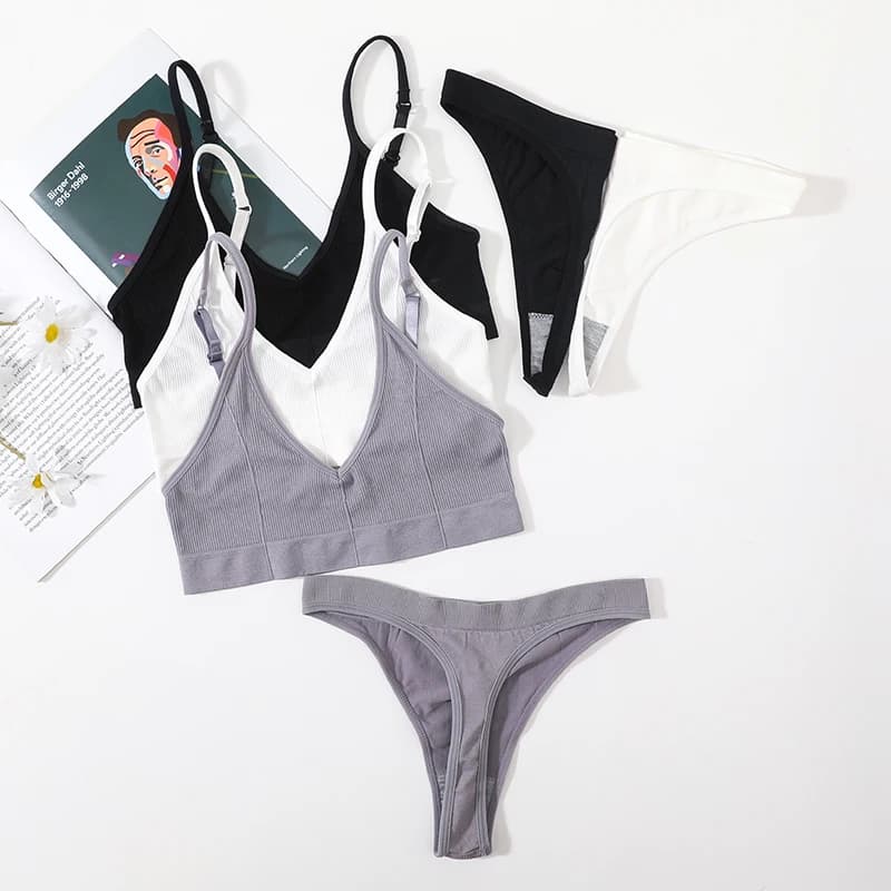 Women's Seamless Bralette And Thong Set