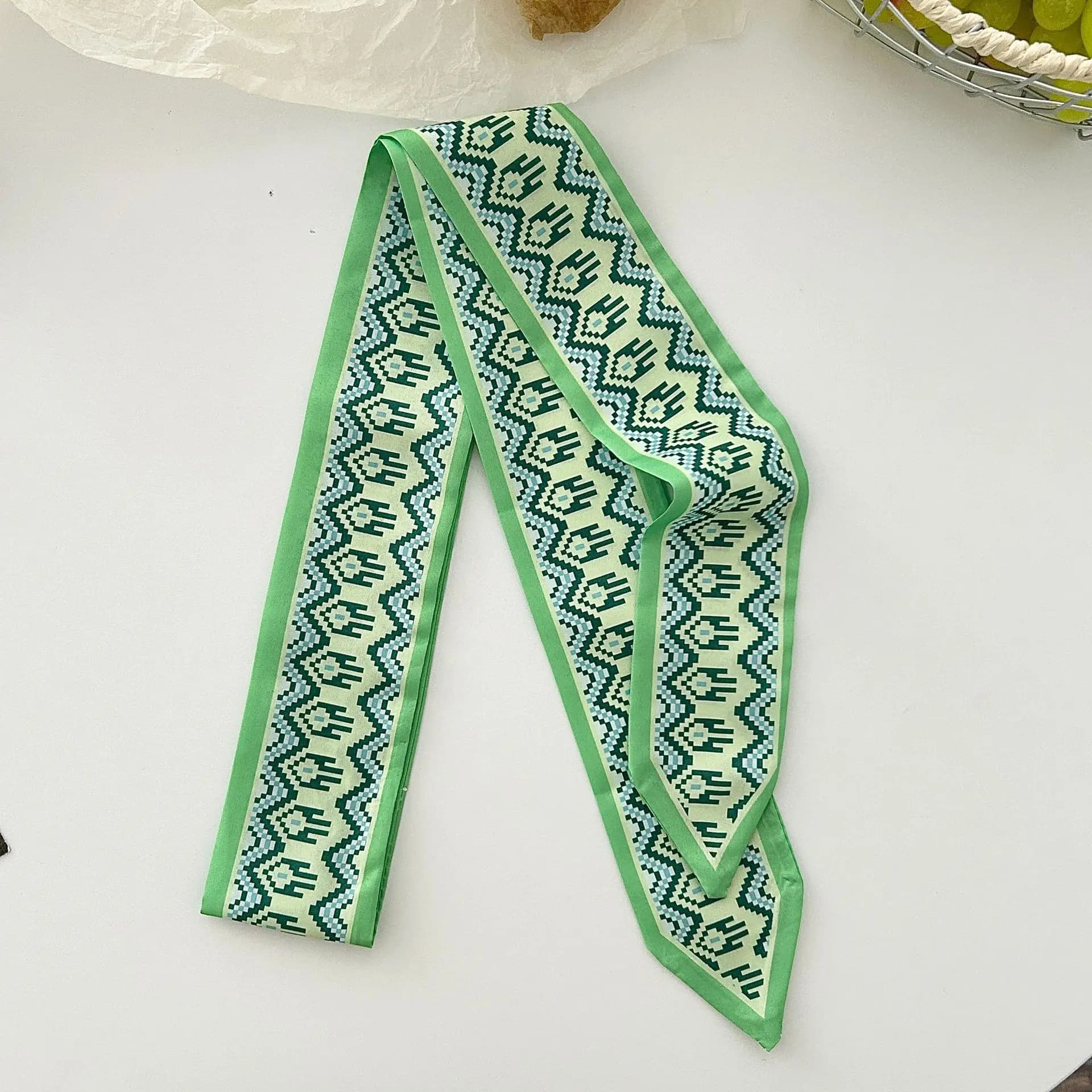 Slim Vintage Style Scarf