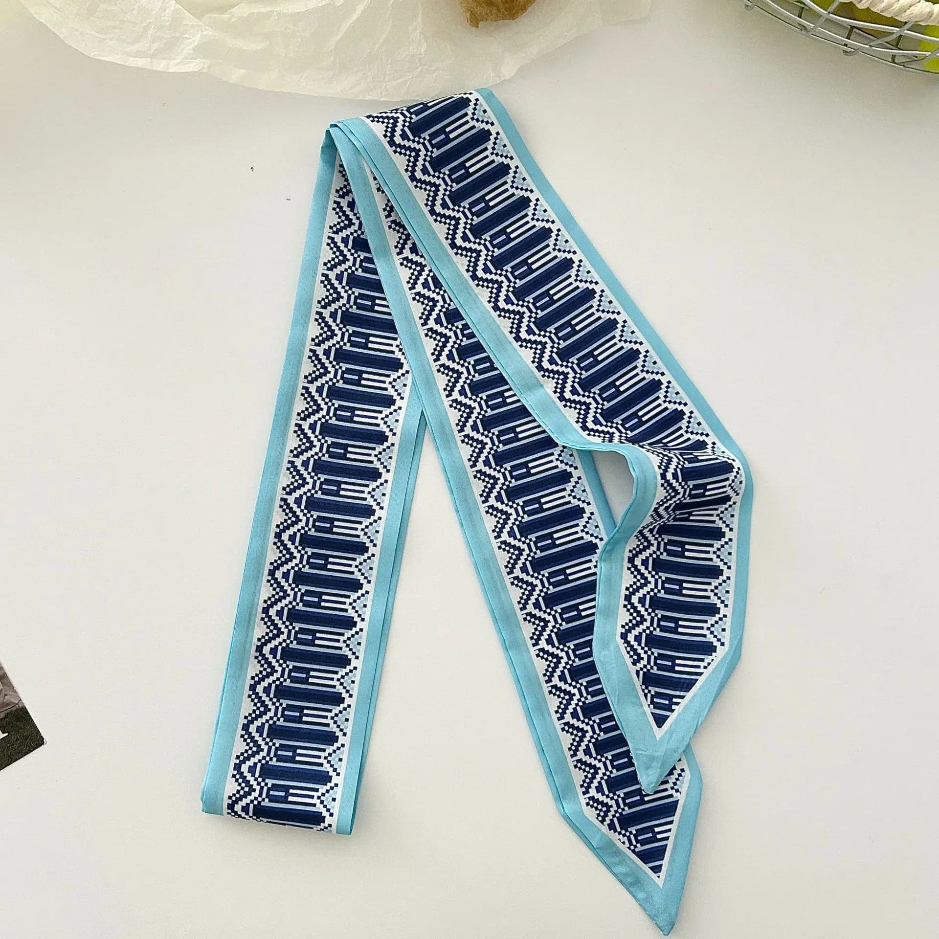 Slim Vintage Style Scarf