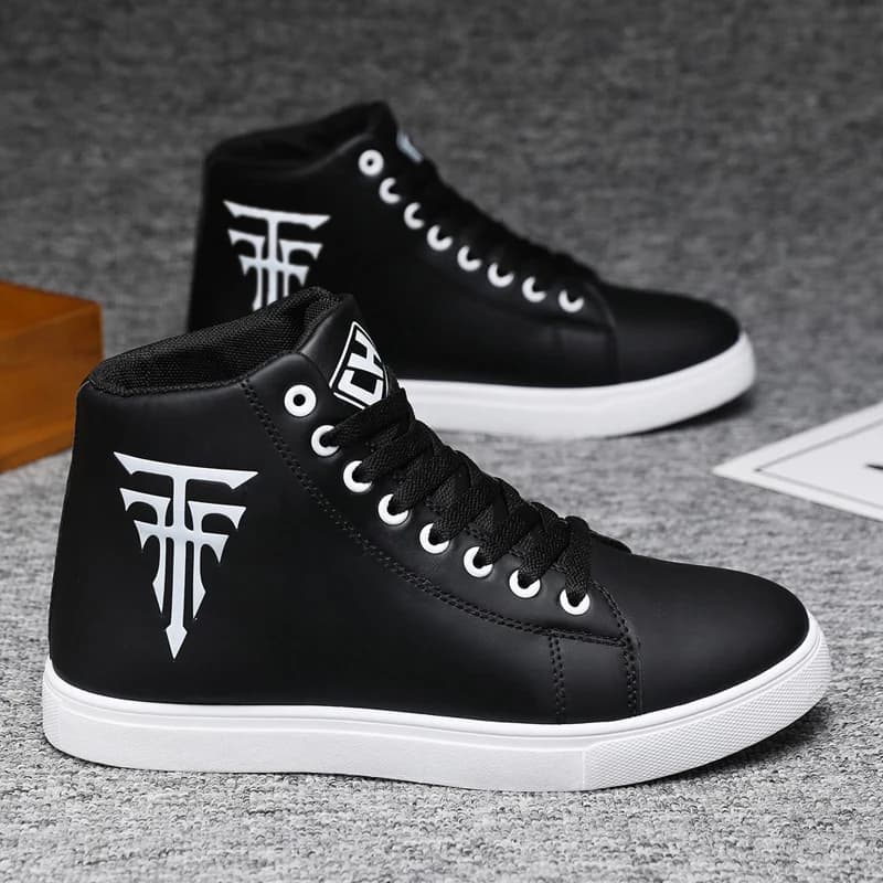 [sneakers] A Pair of High-Top Sports Casual Outdoor Skate Shoes, Comfortable And Suitable for Travel And Fitness (Available in L