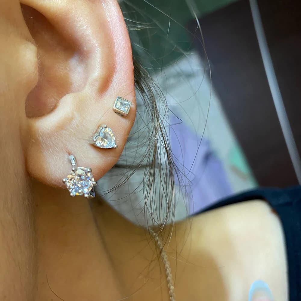 Classic Six-Claw Cubic Zirconia Stud Earrings