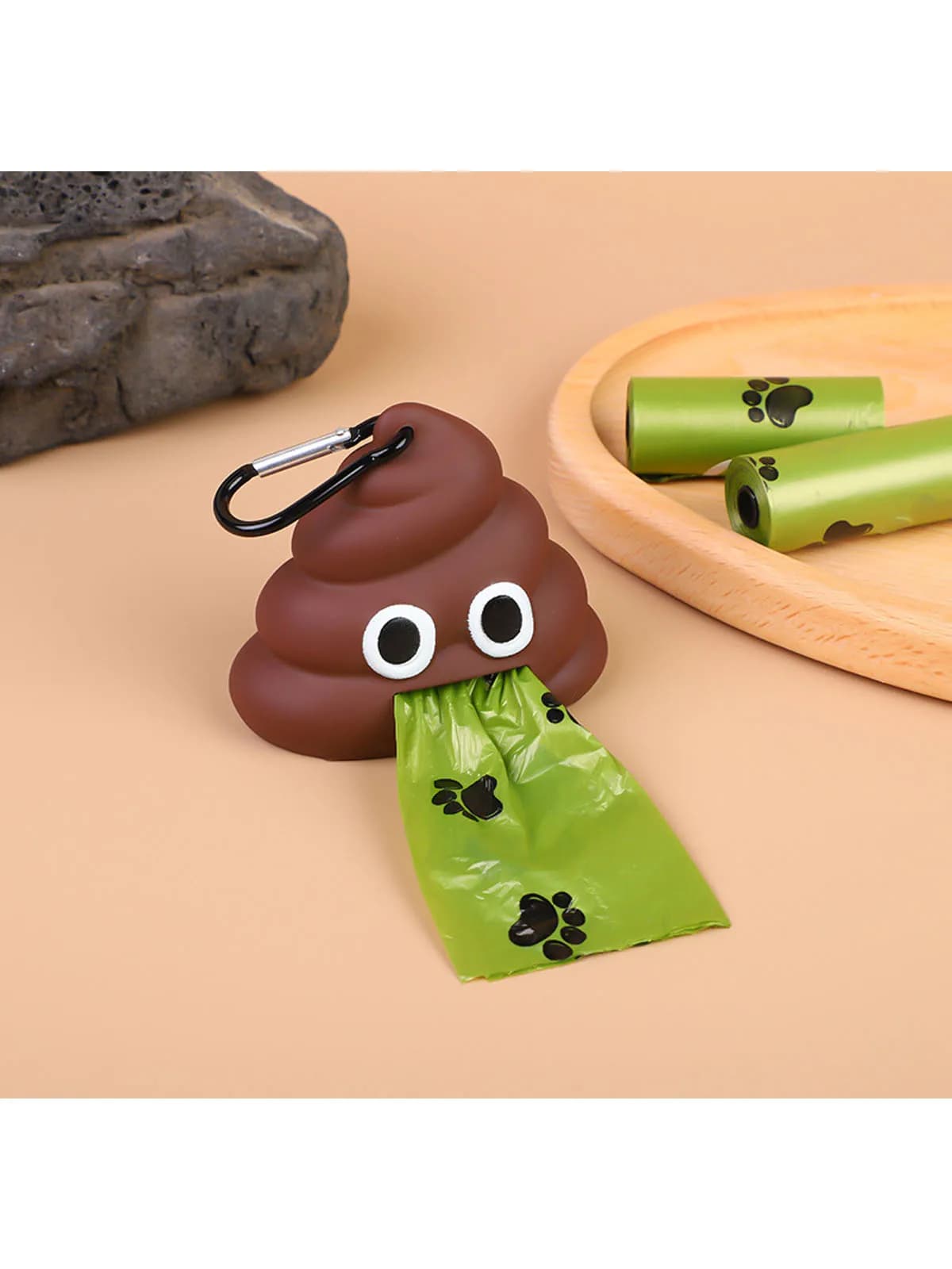 Pet supplies garbage bag dispenser, portable and biodegradable for cats and dogs going out, dog toilet bag, feces storage box