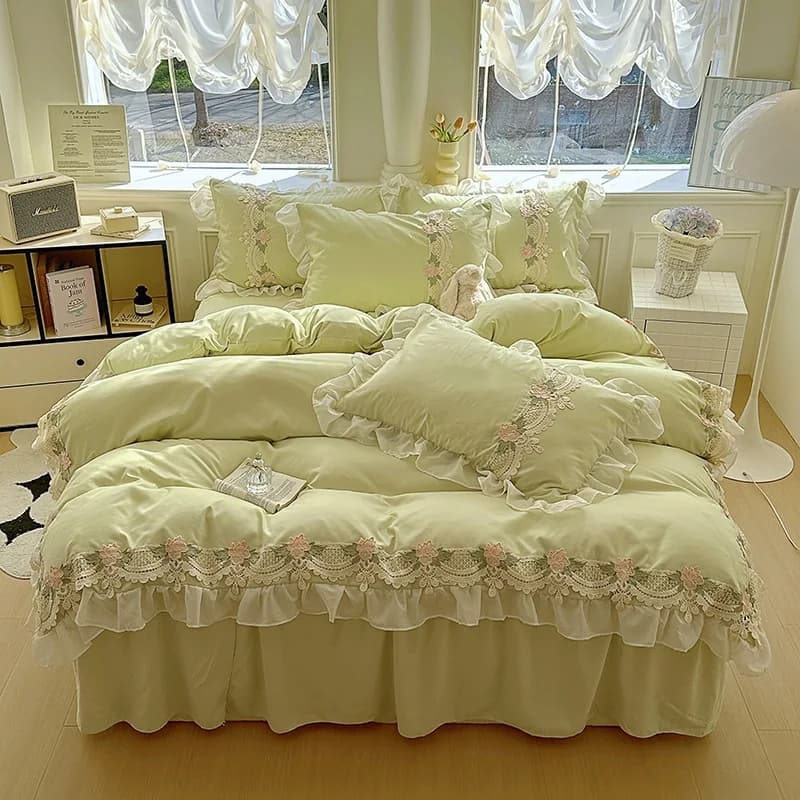 4PCS Embroidery Lace Bedding Set (Duvet Cover + Bed Sheet + Pillowcase) Quilt Cover Set Comfortable Ruffle Bedding Set Bedspread