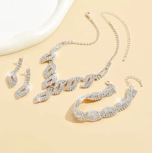 Elegant Bridal Jewelry Set: Necklace & Earrings