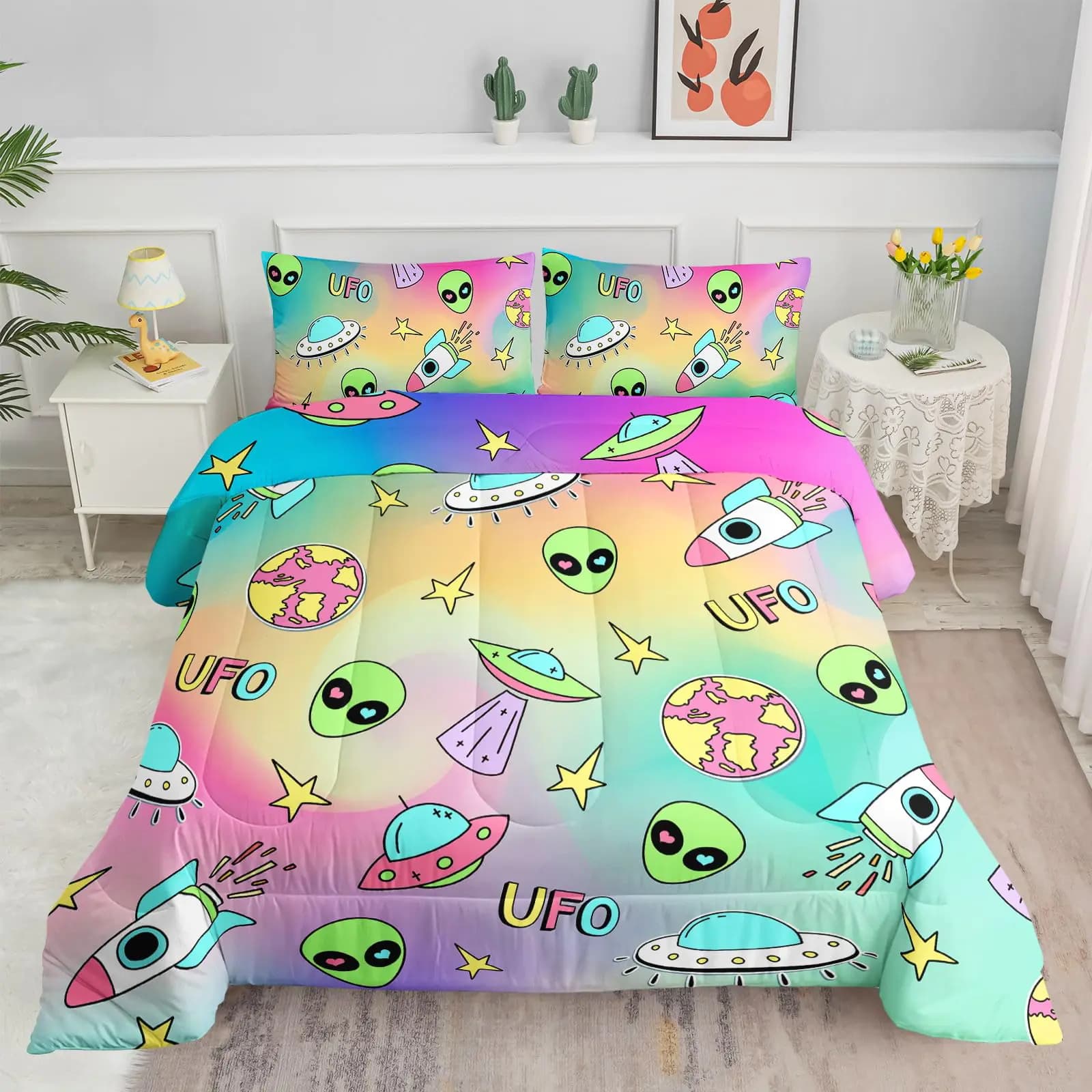 Datura home Space Alien Children Bedding Comforter Set for Girls KidsColorful Cartoon Outer Space Planet UFO Lovely Alien Theme Bedding Set with 1 Comforter and 2 Pillowcases(Alien3 Twin)
