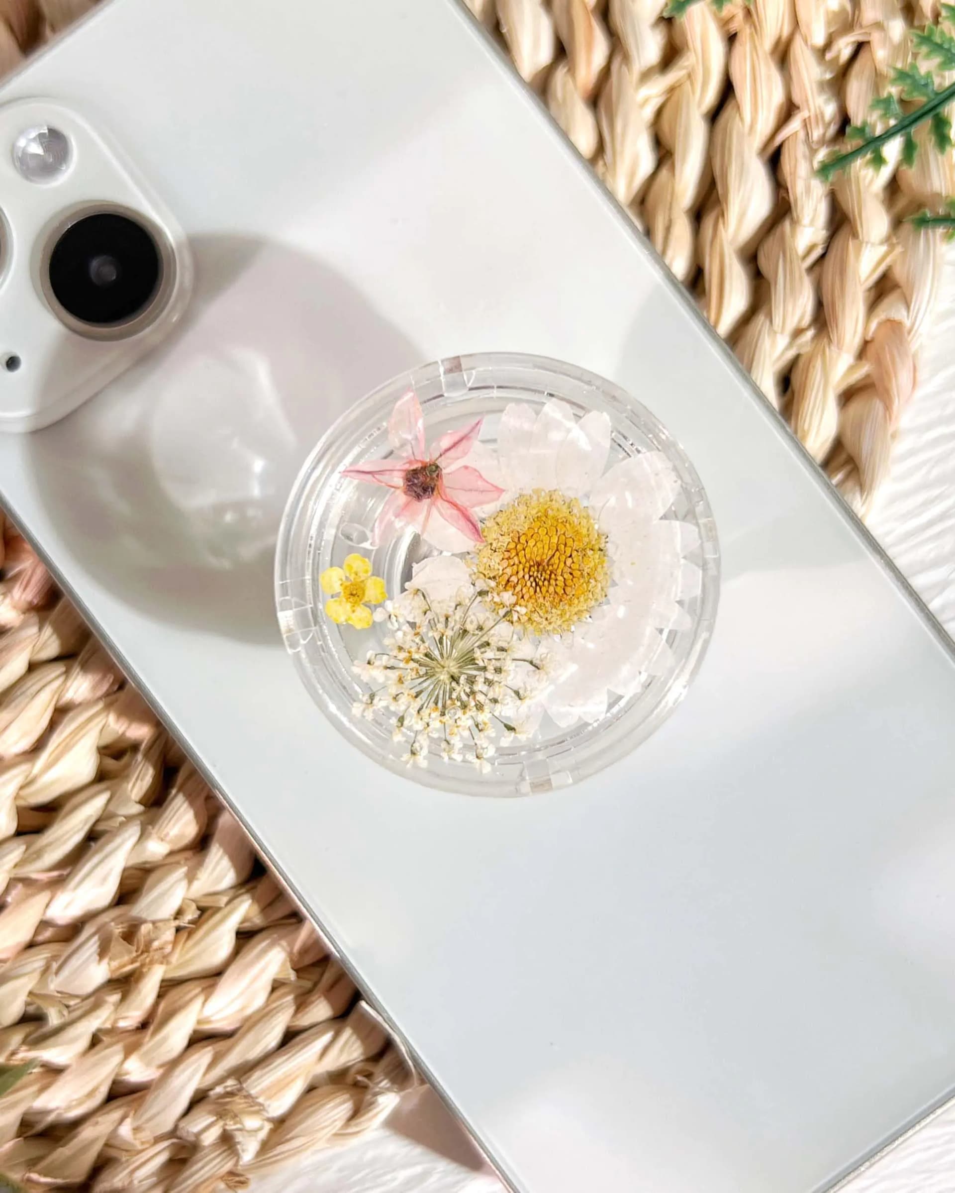 White Daisy Pressed Flower Phone Grip Holder
