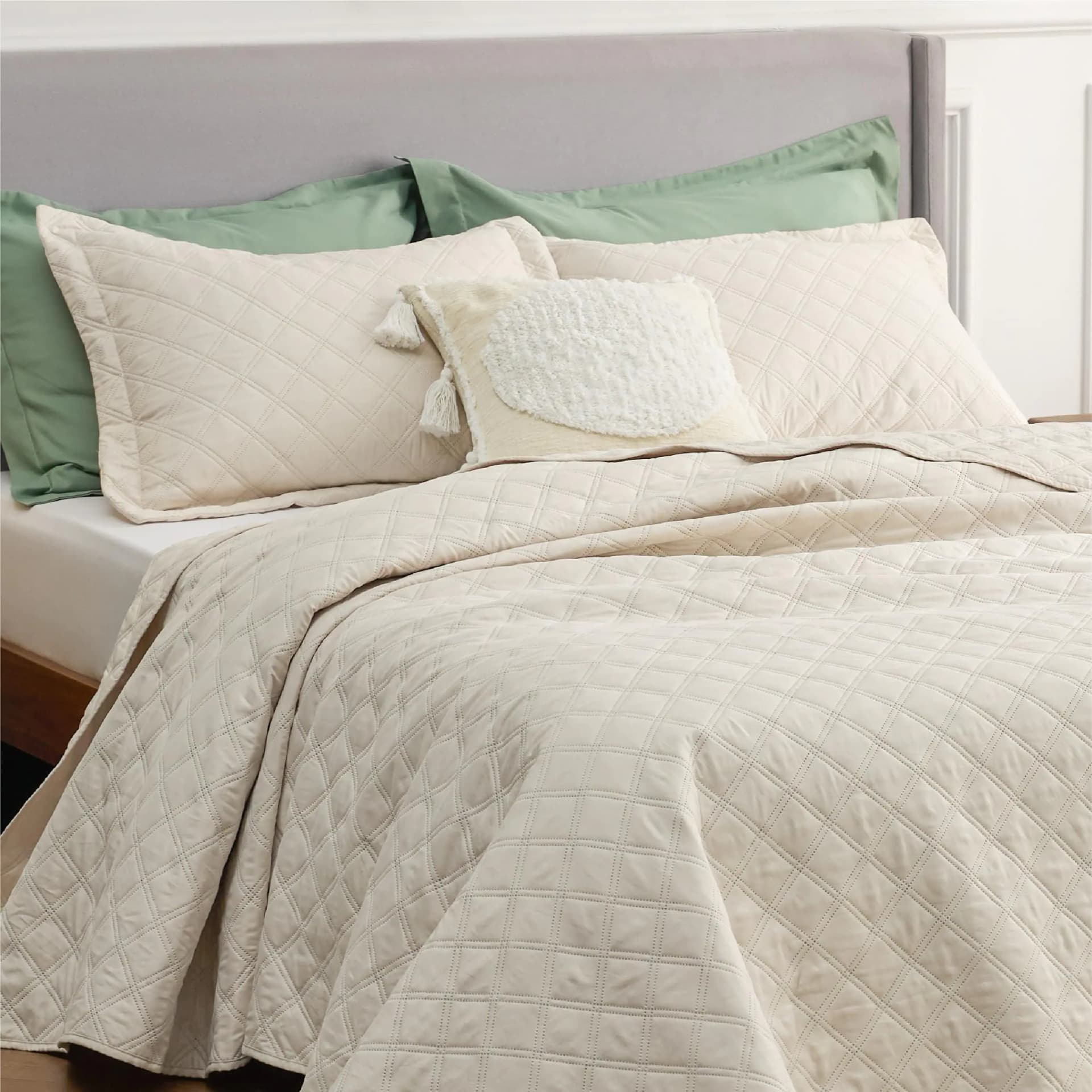 Bedsure Queen Quilt Bedding Set - Soft Ultrasonic Full/Queen Quilt Set - Diamond Bedspread Queen Size - Lightweight Bedding Coverlet for All Seasons (Includes 1 Beige Quilt 2 Pillow Shams)