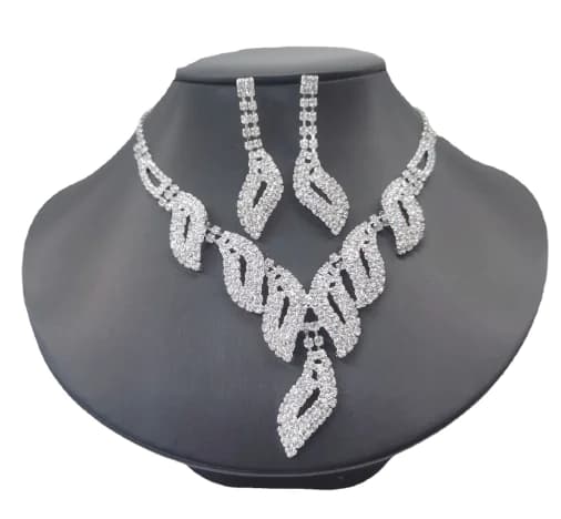 Elegant Bridal Jewelry Set: Necklace & Earrings